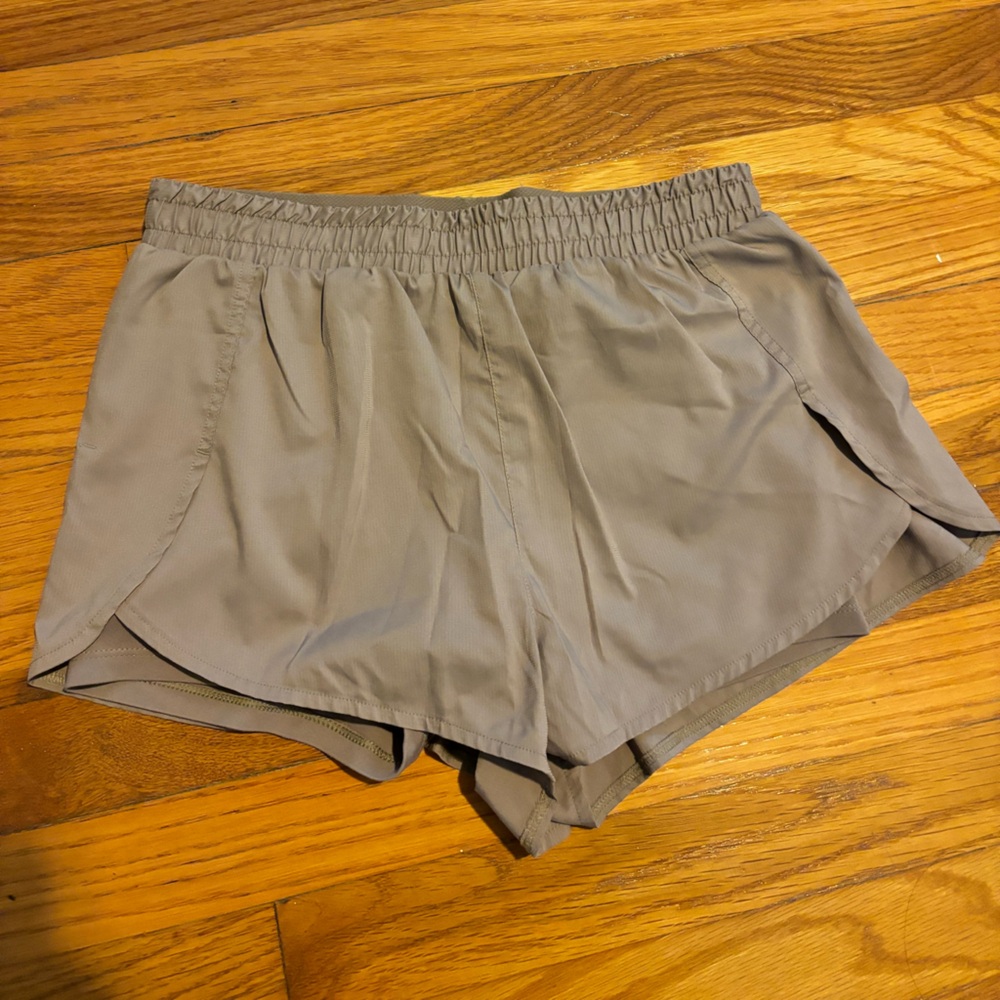Girlfriend Collective Limestone Trail Short. Size Small. Tan/Limestone color
